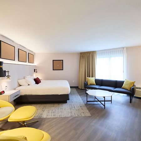 Gateway Hotel And Conference Center Эймс Экстерьер фото