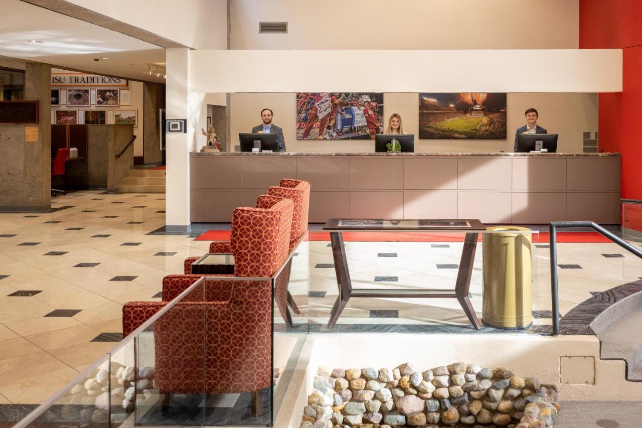 Gateway Hotel And Conference Center Эймс Экстерьер фото